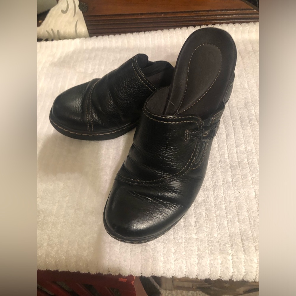 Clark’s Women’s Black Leather Mules